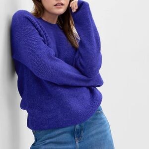 Gap round neck sweater